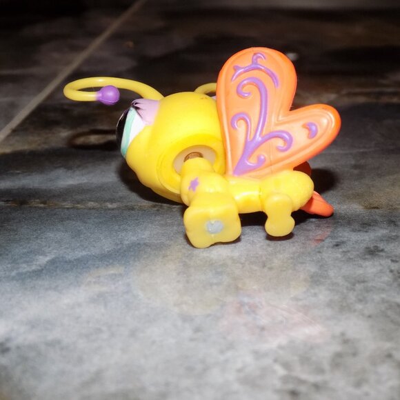 Littlest Pet Shop-RARE RETIRED Yellow Butterfly 2007 - Picture 3 of 4